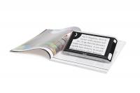Optelec Compact 6 HD_Reading a magazine_LR